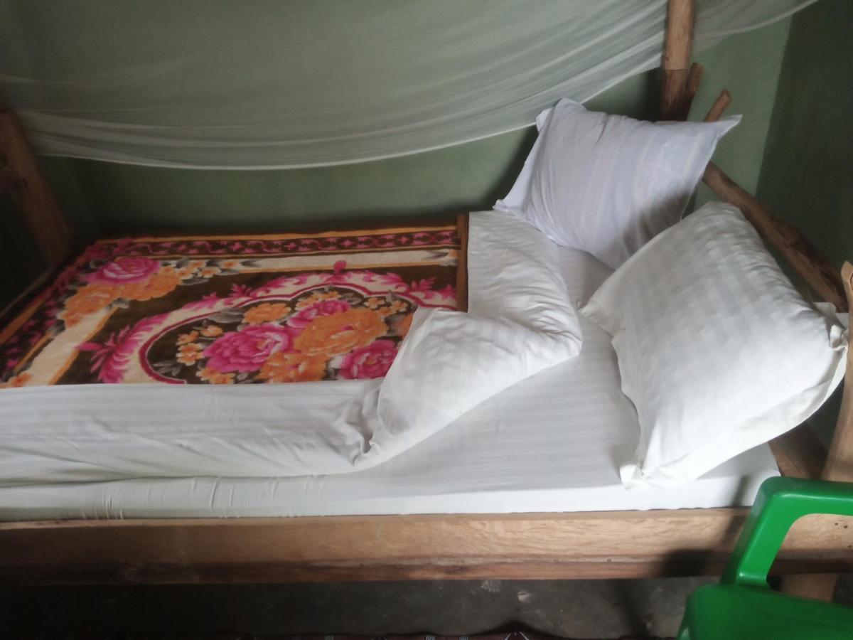 Lake Lyantonde Eco Campsite Original Fort Portal Bagian luar foto